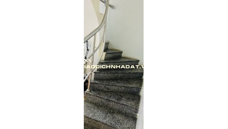 NHÀ HIẾM Q10 – CÁCH MT VÀI BƯỚC CHÂN – DT 33M² – CHỈ 3.X TỶ – Lê hồng phong Q10